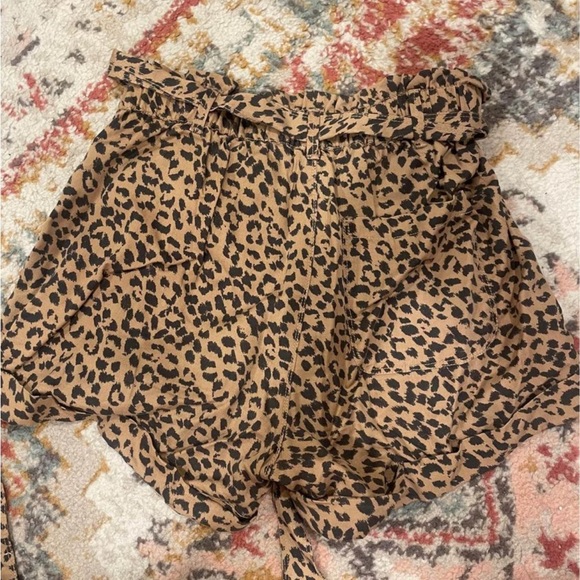 Aerie cheetah leopard print shorts - Picture 2 of 4